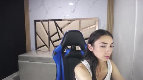 Snapshot of maily_a_ chatting on 19, 11, 2025 Maily online show from 19, 11, 2025