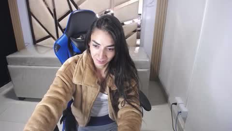 Snapshot of maily_a_ chatting on 27, 11, 2025 Maily online show from 27, 11, 2025