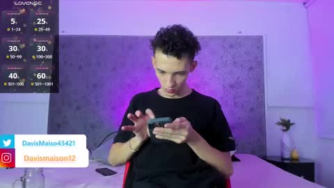 Maison Davis online show from 25, 2, 2025