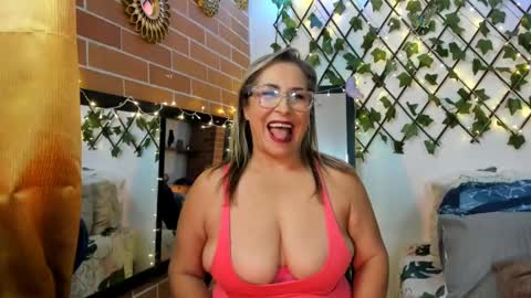 maja_hills online show from 5, 3, 2025