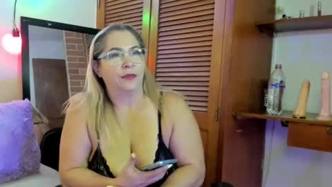 maja_hills online show from 12, 11, 2025