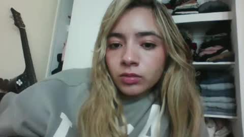 Snapshot of majo_gomezz chatting on 2, 11, 2025 majo_gomezz online show from 2, 11, 2025