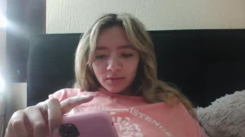 Snapshot of majo_gomezz chatting on 13, 11, 2025 majo_gomezz online show from 13, 11, 2025