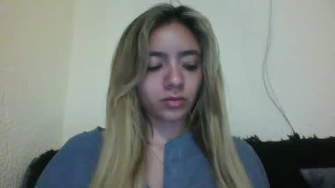 Snapshot of majo_gomezz chatting on 5, 12, 2025 majo_gomezz online show from 5, 12, 2025