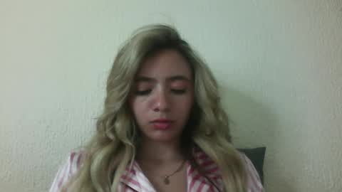 Snapshot of majo_gomezz chatting on 22, 12, 2025 majo_gomezz online show from 22, 12, 2025