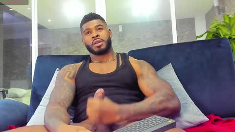 Snapshot of makonneen chatting on 17, 12, 2024 Makonnen online show from 17, 12, 2024