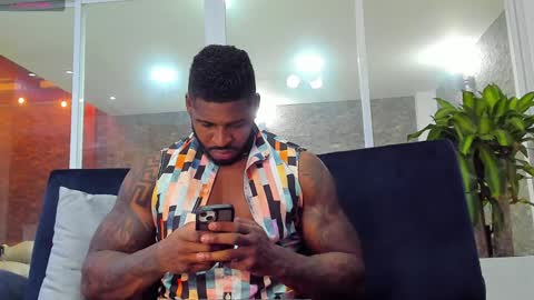 Snapshot of makonneen chatting on 20, 12, 2024 Makonnen online show from 20, 12, 2024