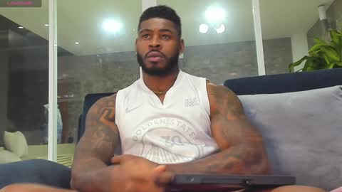 Snapshot of makonneen chatting on 24, 12, 2024 Makonnen online show from 24, 12, 2024