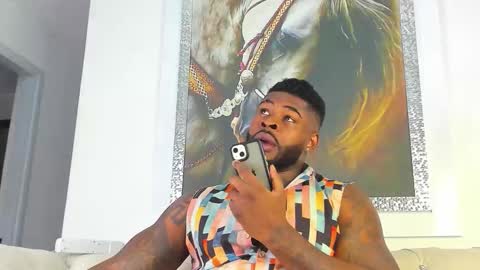 Snapshot of makonneen chatting on 5, 10, 2025 Makonnen online show from 5, 10, 2025