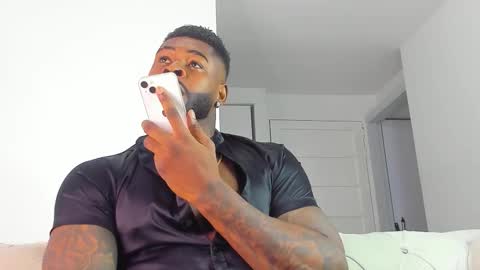 Snapshot of makonneen chatting on 3, 11, 2025 Makonnen online show from 3, 11, 2025