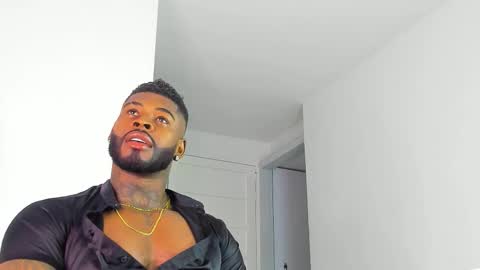 Snapshot of makonneen chatting on 11, 11, 2025 Makonnen online show from 11, 11, 2025