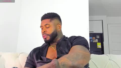 Snapshot of makonneen chatting on 5, 12, 2025 Makonnen online show from 5, 12, 2025