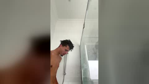 malakiloves online show from 27, 4, 2026