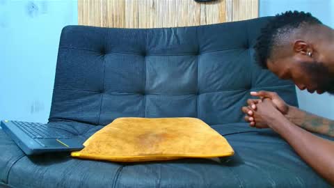 Snapshot of malcompierce chatting on 13, 10, 2025 Malcom online show from 13, 10, 2025