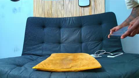 Snapshot of malcompierce chatting on 14, 10, 2025 Malcom online show from 14, 10, 2025