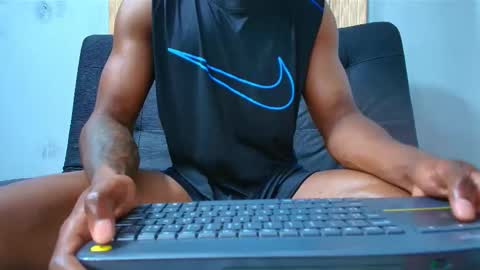 Snapshot of malcompierce chatting on 23, 10, 2025 Malcom online show from 23, 10, 2025