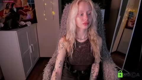 Snapshot of malenaernman chatting on 7, 11, 2025 Malena online show from 7, 11, 2025