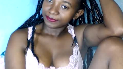 Snapshot of malinah01 chatting on 11, 12, 2024 malinah01 online show from 11, 12, 2024