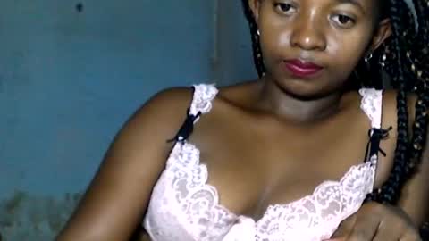 Snapshot of malinah01 chatting on 11, 12, 2024 malinah01 online show from 11, 12, 2024
