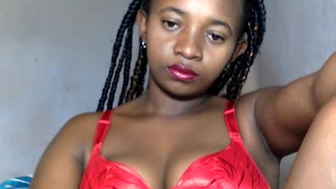 Snapshot of malinah01 chatting on 12, 12, 2024 malinah01 online show from 12, 12, 2024