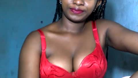 Snapshot of malinah01 chatting on 12, 12, 2024 malinah01 online show from 12, 12, 2024