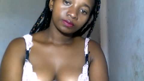 Snapshot of malinah01 chatting on 16, 12, 2024 malinah01 online show from 16, 12, 2024