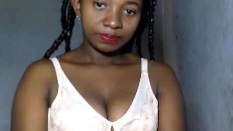 Snapshot of malinah01 chatting on 19, 12, 2024 malinah01 online show from 19, 12, 2024