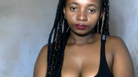 Snapshot of malinah01 chatting on 19, 12, 2024 malinah01 online show from 19, 12, 2024