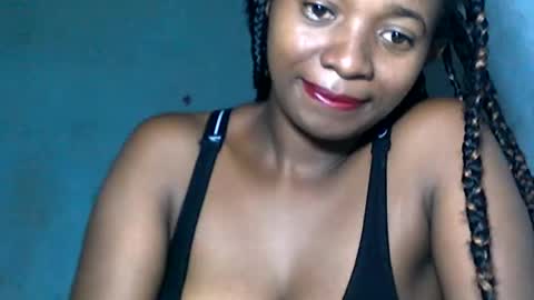 Snapshot of malinah01 chatting on 19, 12, 2024 malinah01 online show from 19, 12, 2024