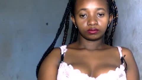 Snapshot of malinah01 chatting on 20, 12, 2024 malinah01 online show from 20, 12, 2024