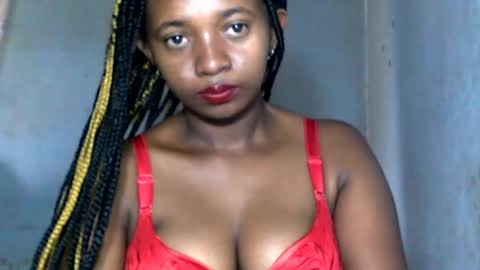 Snapshot of malinah01 chatting on 4, 1, 2025 malinah01 online show from 4, 1, 2025