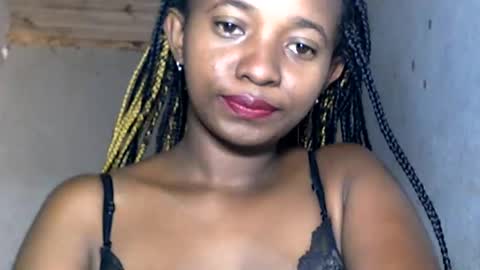 Snapshot of malinah01 chatting on 5, 1, 2025 malinah01 online show from 5, 1, 2025