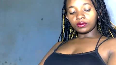 Snapshot of malinah01 chatting on 6, 1, 2025 malinah01 online show from 6, 1, 2025