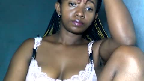 Snapshot of malinah01 chatting on 13, 1, 2025 malinah01 online show from 13, 1, 2025