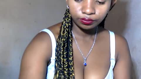 Snapshot of malinah01 chatting on 28, 1, 2025 malinah01 online show from 28, 1, 2025