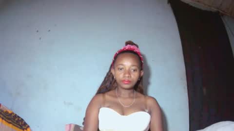 Snapshot of malinah01 chatting on 18, 9, 2025 malinah01 online show from 18, 9, 2025