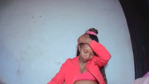 Snapshot of malinah01 chatting on 22, 9, 2025 malinah01 online show from 22, 9, 2025
