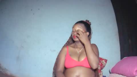 Snapshot of malinah01 chatting on 23, 9, 2025 malinah01 online show from 23, 9, 2025