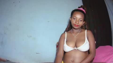 Snapshot of malinah01 chatting on 29, 9, 2025 malinah01 online show from 29, 9, 2025