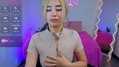 Snapshot of malory_tay chatting on 13, 9, 2025 Malory online show from 13, 9, 2025