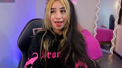 Snapshot of malory_tay chatting on 15, 9, 2025 Malory online show from 15, 9, 2025