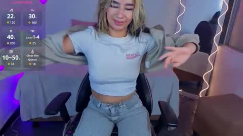 Snapshot of malory_tay chatting on 10, 10, 2025 Malory online show from 10, 10, 2025