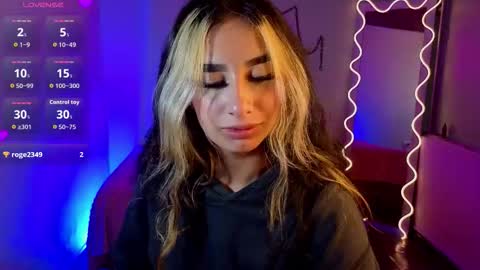 Snapshot of malory_tay chatting on 23, 10, 2025 Malory online show from 23, 10, 2025