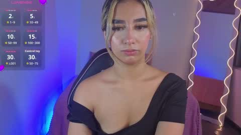 Snapshot of malory_tay chatting on 25, 10, 2025 Malory online show from 25, 10, 2025