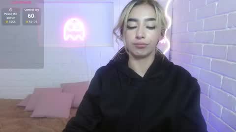 Snapshot of malory_tay chatting on 26, 10, 2025 Malory online show from 26, 10, 2025