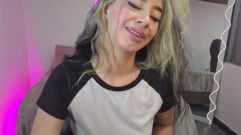 Snapshot of malory_tay chatting on 15, 11, 2025 Malory online show from 15, 11, 2025