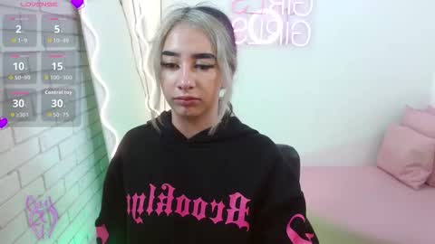 Snapshot of malory_tay chatting on 16, 11, 2025 Malory online show from 16, 11, 2025