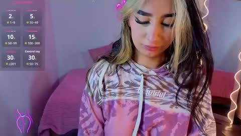 Snapshot of malory_tay chatting on 29, 11, 2025 Malory online show from 29, 11, 2025