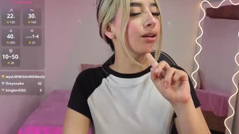 Snapshot of malory_tay chatting on 3, 12, 2025 Malory online show from 3, 12, 2025