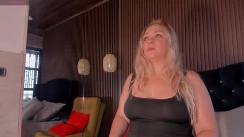 MalorySweet  online show from 3, 2, 2026